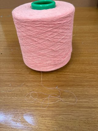 Hilo de algodón rosa salmón