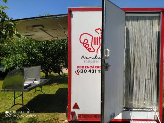 Rostiseria de Pollos Móvil Autosuficiente Solar