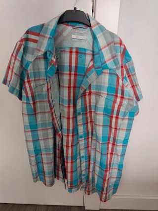Camisa Columbia. Talla 13-15 años