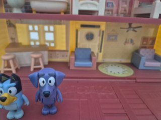 Casa de muñecas con Bluey +2 amigos