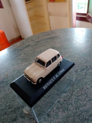Coche miniatura Renault 4L (1964)
