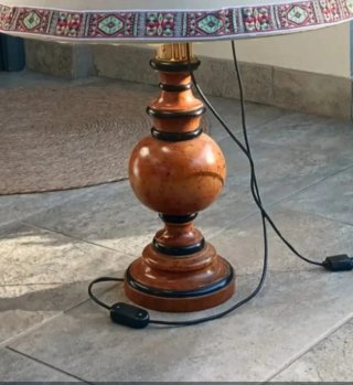 Pie de Lámpara de Madera de Raíz