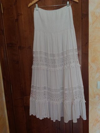 Vestido largo blanco con calados