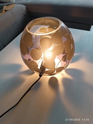 Lámpara de mesa esférica de cristal
