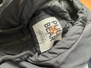 Cazadora Canguro Negra Pull&Bear