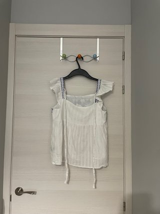 Blusa corta bordada Shein