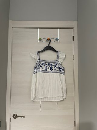 Blusa corta bordada Shein