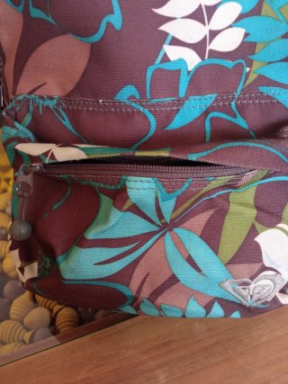 Mochila floral marrón y turquesa
