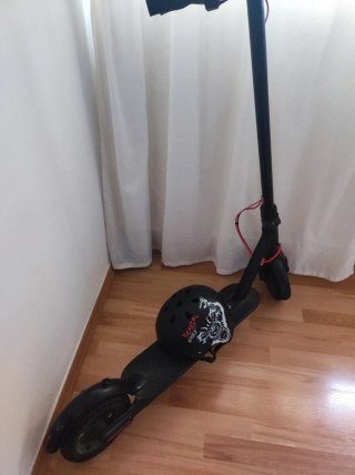 Patinete Eléctrico con Casco
