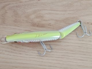 Cebo de pesca articulado con anzuelos