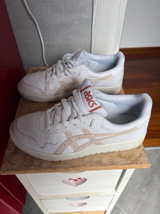 Scarpe Asics bianche e beige