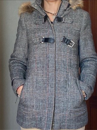 Abrigo cuadros con capucha y pelo