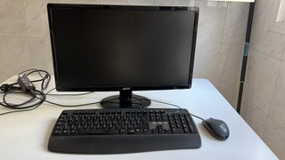 Monitor Acer con Teclado y Ratón