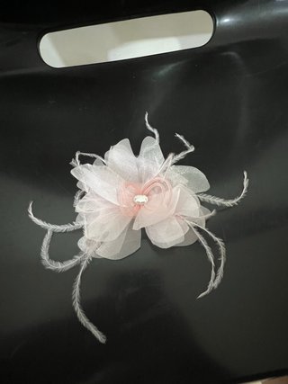 Adorno de cabello flor rosa y blanco