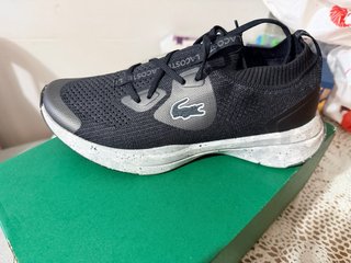 Zapatillas Lacoste Negras y Blancas