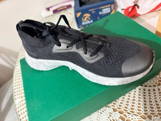 Zapatillas Lacoste Negras y Blancas