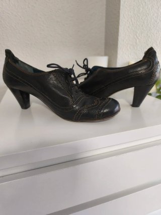 Zapatos tacón negros señora 39 pespunteados de pie