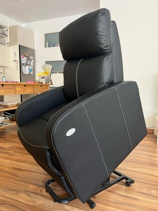 Sillón Lufthous Piel Negra Levanta Personas