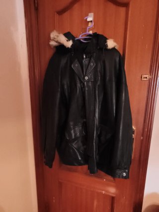Chaqueta de piel hombre negra