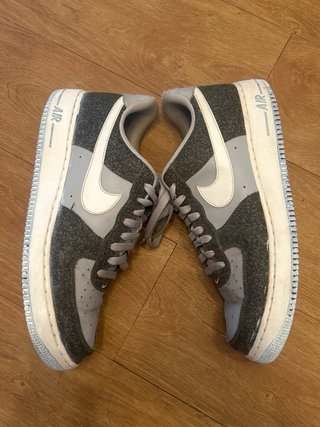 Zapatillas Nike Air Force 1 Grises y Blancas