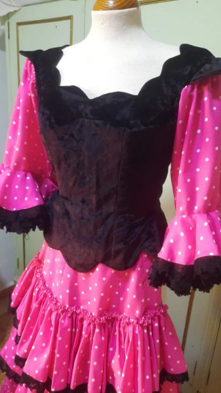 Traje de Flamenca Rosa y Negro