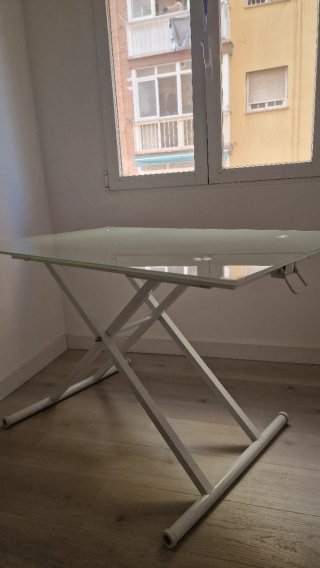 Mesa de cristal regulable