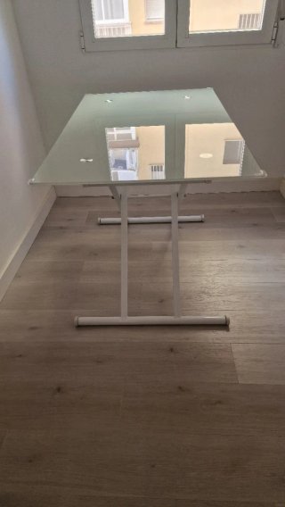 Mesa de cristal regulable