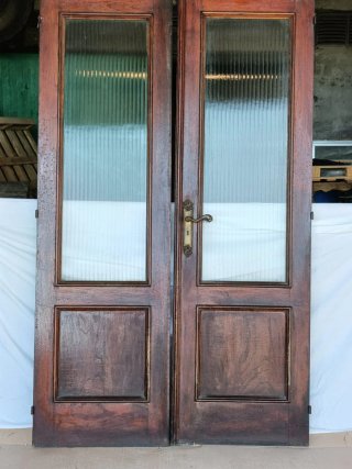 Puertas Antiguas de Madera y Cristal