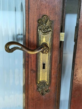 Puertas Antiguas de Madera y Cristal