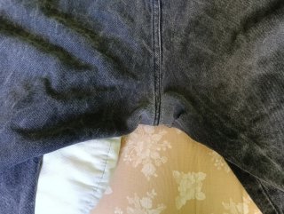 Pantalón vaquero negro desgastado
