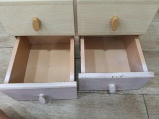 Mueble de madera con 4 cajones