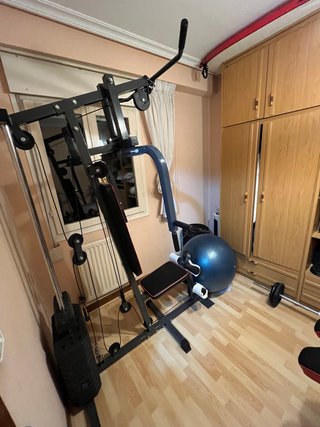 Multigym y banco de pesas +  mancuernas y barras