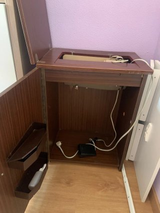 Máquina de Coser Sears con Mueble