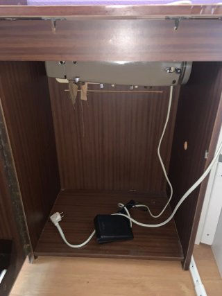 Máquina de Coser Sears con Mueble