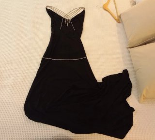 Vestido largo negro con pedrería