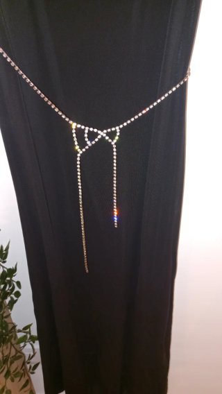 Vestido largo negro con pedrería