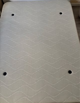 Base tapizada beige con 7 patas de 150x200 metros