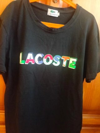 Camiseta Lacoste Negra Logo Colores