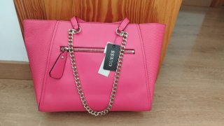 Bolso Shopper Guess fucsia.