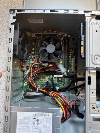 Torre de ordenador HP con procesador i3