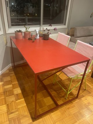 Mesa comedor The Masie metal roja