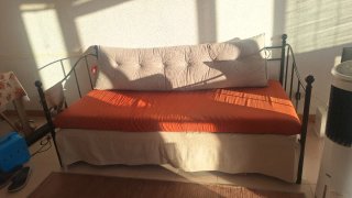 URGE Diván con Estructura Metálica