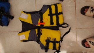 Chaleco salvavidas amarillo y gris, para niños