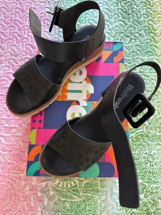 Sandalias cuña Refresh mujer negras