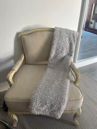 Sillón Noble Francés Beige y Dorado