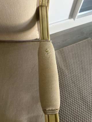 Sillón Noble Francés Beige y Dorado