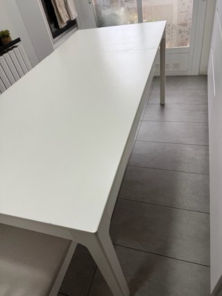 Mesa de cocina blanca y sillas 2