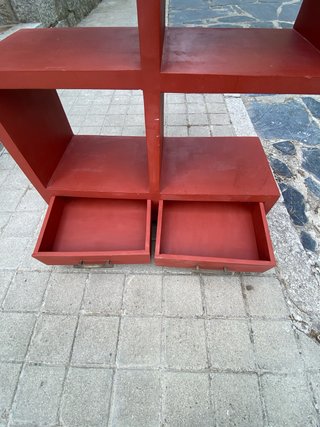 Scaffale asimmetrico con cassetti