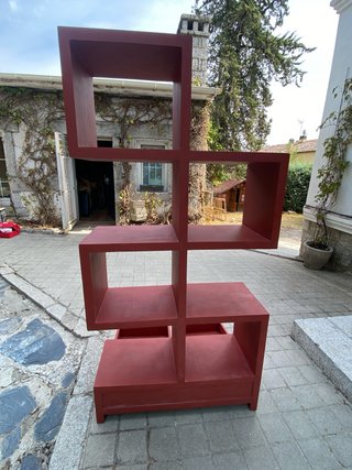 Scaffale asimmetrico con cassetti