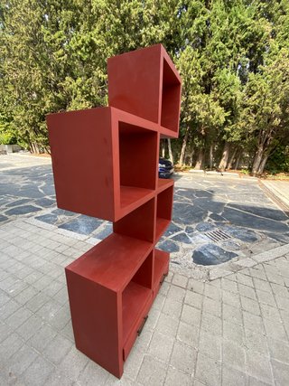 Scaffale asimmetrico con cassetti